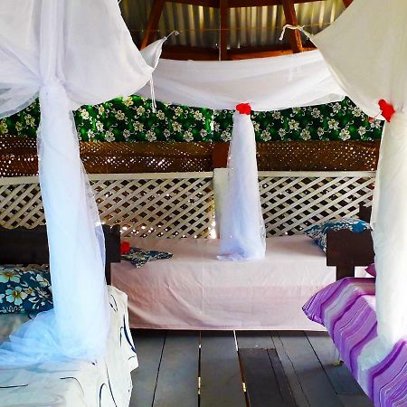 Отель Vacation Beach Fales Manase Экстерьер фото