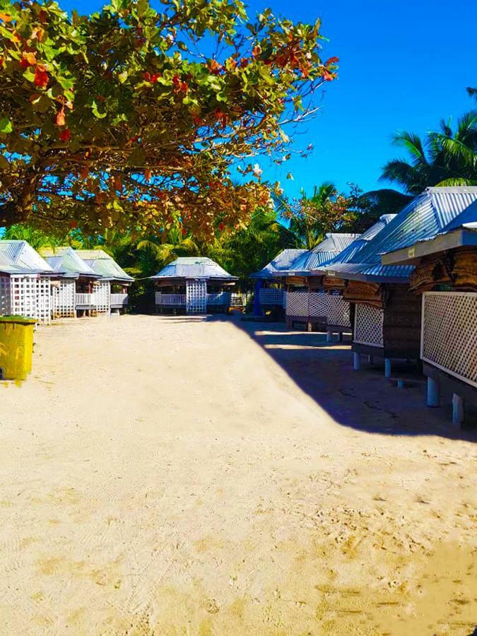 Отель Vacation Beach Fales Manase Экстерьер фото